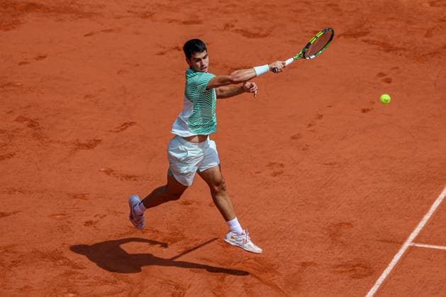 Roland Garros 2023 - Day 13 Carlos Alcaraz returns the ball against Novak Djokovic at Roland Garros Grand Slam Tournament - Day 13 on June 09, 2023 in Paris, France. Paris France  Copyright: xRobertxSzaniszlox originalFilename:szaniszlo-notitle230610_npiOY.jpg