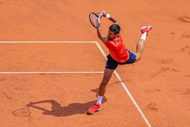 Roland Garros 2023 - Day 13 Novak Djokovic returns the ball against Carlos Alcaraz at Roland Garros Grand Slam Tournament - Day 13 on June 09, 2023 in Paris, France. Paris France  Copyright: xRobertxSzaniszlox originalFilename:szaniszlo-notitle230610_npsmX.jpg