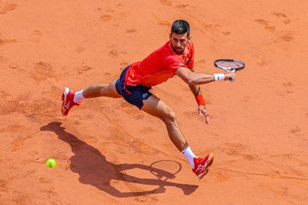 Roland Garros 2023 - Day 13 Novak Djokovic returns the ball against Carlos Alcaraz at Roland Garros Grand Slam Tournament - Day 13 on June 09, 2023 in Paris, France. Paris France  Copyright: xRobertxSzaniszlox originalFilename:szaniszlo-notitle230610_npVQs.jpg