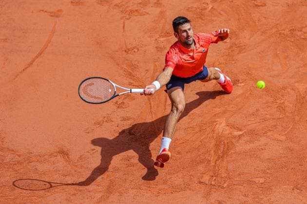 Roland Garros 2023 - Day 13 Novak Djokovic returns the ball against Carlos Alcaraz at Roland Garros Grand Slam Tournament - Day 13 on June 09, 2023 in Paris, France. Paris France  Copyright: xRobertxSzaniszlox originalFilename:szaniszlo-notitle230610_npFW9.jpg
