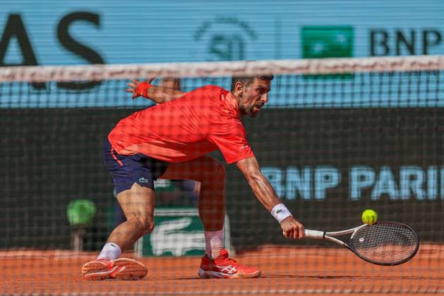 Roland Garros 2023 - Day 13 Novak Djokovic returns the ball against Carlos Alcaraz at Roland Garros Grand Slam Tournament - Day 13 on June 09, 2023 in Paris, France. Paris France  Copyright: xRobertxSzaniszlox originalFilename:szaniszlo-notitle230610_np8zS.jpg