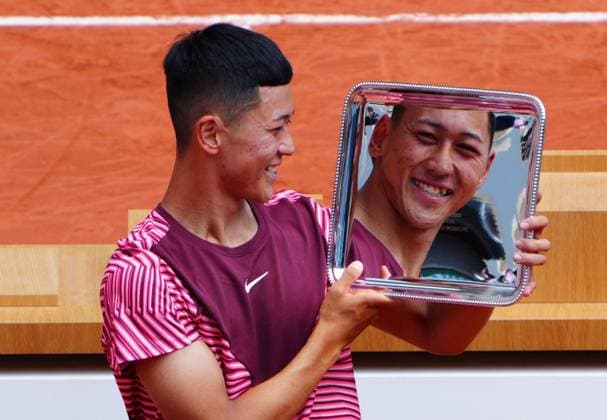 Sport Themen der Woche KW23 Mandatory Credit: Photo by Javier Garcia Shutterstock (13949279b) Tokito Oda celebrates winning the Wheelchair Singles Final French Open Tennis, Day 14, Roland Garros, Paris, France - 10 June 2023 French Open Tennis, Day 14, Roland Garros, Paris, France - 10 June 2023  Copyright: xJavierxGarcia Shutterstockx 13949279b