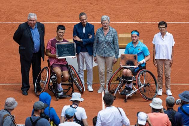 Men s Wheelchair Singles Final At Roland Garros - Day 14 Tokito Oda and Alfie Hewett with the trophy after the Men s Wheelchair Singles final at Roland Garros Grand Slam Tournament - Day 14 on June 10, 2023 in Paris, France. Paris France  Copyright: xRobertxSzaniszlox originalFilename:szaniszlo-notitle230610_npEq7.jpg