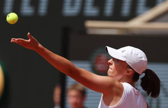 (230610) -- PARIS, June 10, 2023 -- Iga Swiatek of Poland serves the ball during the women s singles final against Karolina Muchova of the Czech Republic at the French Open tennis tournament at Roland Garros in Paris, France, June 10, 2023. ) (SP)FRANCE-PARIS-TENNIS-ROLAND GARROS-FRENCH OPEN-WOMEN S SINGLES-FINAL GaoxJing 