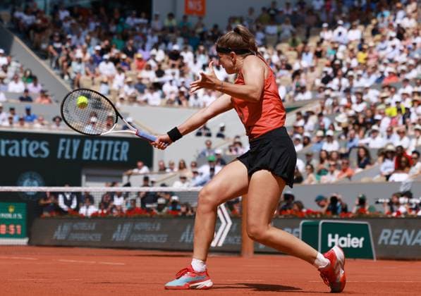(230610) -- PARIS, June 10, 2023 -- Karolina Muchova of the Czech Republic hits a return during the women s singles final against Iga Swiatek of Poland at the French Open tennis tournament at Roland Garros in Paris, France, June 10, 2023. ) (SP)FRANCE-PARIS-TENNIS-ROLAND GARROS-FRENCH OPEN-WOMEN S SINGLES-FINAL GaoxJing 