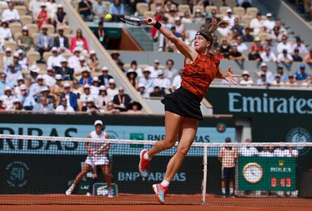 (230610) -- PARIS, June 10, 2023 -- Karolina Muchova of the Czech Republic hits a return during the women s singles final against Iga Swiatek of Poland at the French Open tennis tournament at Roland Garros in Paris, France, June 10, 2023. ) (SP)FRANCE-PARIS-TENNIS-ROLAND GARROS-FRENCH OPEN-WOMEN S SINGLES-FINAL GaoxJing 