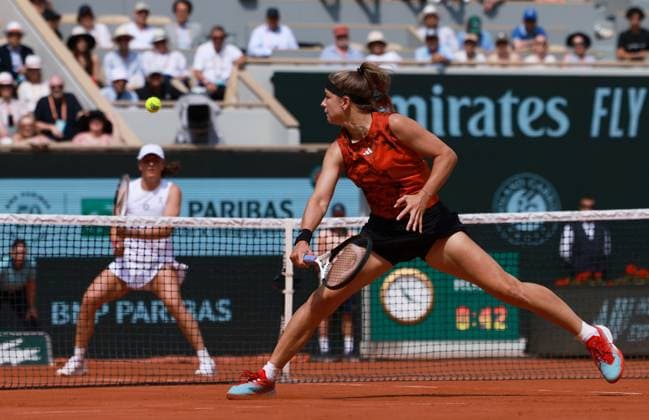 (230610) -- PARIS, June 10, 2023 -- Karolina Muchova of the Czech Republic hits a return during the women s singles final against Iga Swiatek of Poland at the French Open tennis tournament at Roland Garros in Paris, France, June 10, 2023. ) (SP)FRANCE-PARIS-TENNIS-ROLAND GARROS-FRENCH OPEN-WOMEN S SINGLES-FINAL GaoxJing 