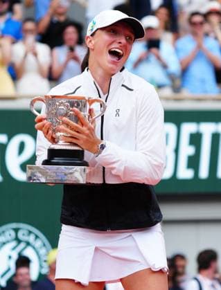 Mandatory Credit: Photo by Javier Garcia Shutterstock (13949279at) Iga Swiatek celebrates with the trophy after winning the singles title French Open Tennis, Day 14, Roland Garros, Paris, France - 10 June 2023 French Open Tennis, Day 14, Roland Garros, Paris, France - 10 June 2023  Copyright: xJavierxGarcia Shutterstockx 13949279at