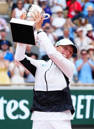 Mandatory Credit: Photo by Javier Garcia Shutterstock (13949279av) Iga Swiatek celebrates with the trophy after winning the singles title French Open Tennis, Day 14, Roland Garros, Paris, France - 10 June 2023 French Open Tennis, Day 14, Roland Garros, Paris, France - 10 June 2023  Copyright: xJavierxGarcia Shutterstockx 13949279av