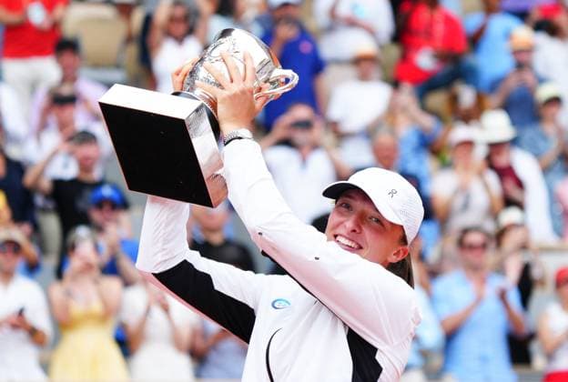 Mandatory Credit: Photo by Javier Garcia Shutterstock (13949279az) Iga Swiatek celebrates with the trophy after winning the singles title French Open Tennis, Day 14, Roland Garros, Paris, France - 10 June 2023 French Open Tennis, Day 14, Roland Garros, Paris, France - 10 June 2023  Copyright: xJavierxGarcia Shutterstockx 13949279az