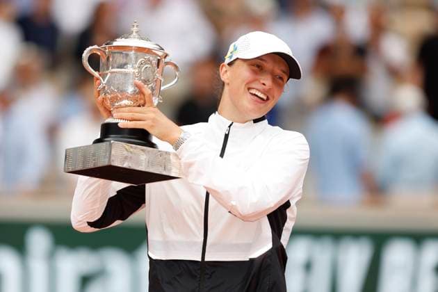 Winner Iga Swiatek with the cup, award ceremony, presentation Copyright: xJuergenxHasenkopfx