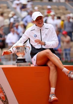 Mandatory Credit: Photo by Ella Ling Shutterstock (13949287at) Iga Swiatek of Poland celebrates with the trophy French Open Tennis, Day 14, Roland Garros, Paris, France - 10 June 2023 French Open Tennis, Day 14, Roland Garros, Paris, France - 10 June 2023  Copyright: xEllaxLing Shutterstockx 13949287at