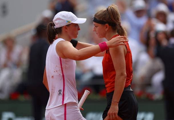 Mandatory Credit: Photo by Ella Ling Shutterstock (13949287br) Iga Swiatek of Poland hugs Karolina Muchova of Czech Republic French Open Tennis, Day 14, Roland Garros, Paris, France - 10 June 2023 French Open Tennis, Day 14, Roland Garros, Paris, France - 10 June 2023  Copyright: xEllaxLing Shutterstockx 13949287br