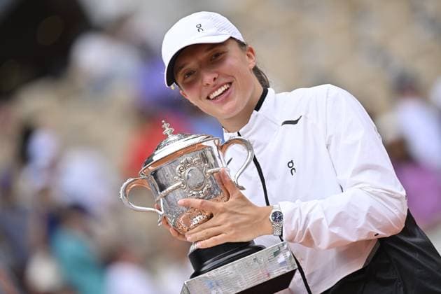 Sport Bilder des Tages Tennis : Roland Garros 2023 - France - Iga Swiatek remporte le tournoi de Roland Garros Tennis : Roland Garros 2023 - France - 10 06 23 ChrysleneCaillaud Panoramic 