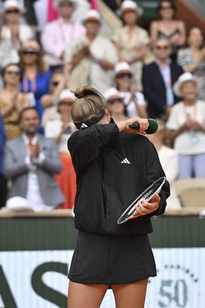 Tennis : Roland Garros 2023 - France - Iga Swiatek remporte le tournoi de Roland Garros - Karolina Muchova - Republique Tcheque Tennis : Roland Garros 2023 - France - 10 06 23 ChrysleneCaillaud Panoramic 