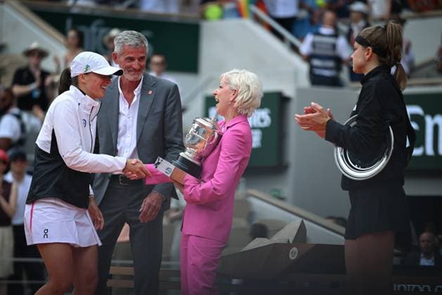 Roland Garros 2023 - 09 06 2023 - finale femmes - Iga Swiatek , Karolina Muchova , Chris Evert 293276 2023-06-10  Copyright: xLionelxGuericolas MPPx 0259456073st