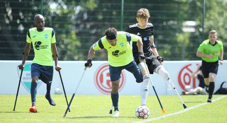 German Amputee Football League, Third Matchday at the Paul Hauenschild Facility of the HSV SG Nord Ost Kickoff Hoffenheim NOVATUS TEMBA, JAWAD KADHEM Hoffenheim, v l , SIMON DORNBLÜTH Norderstedt Schleswig Holstein