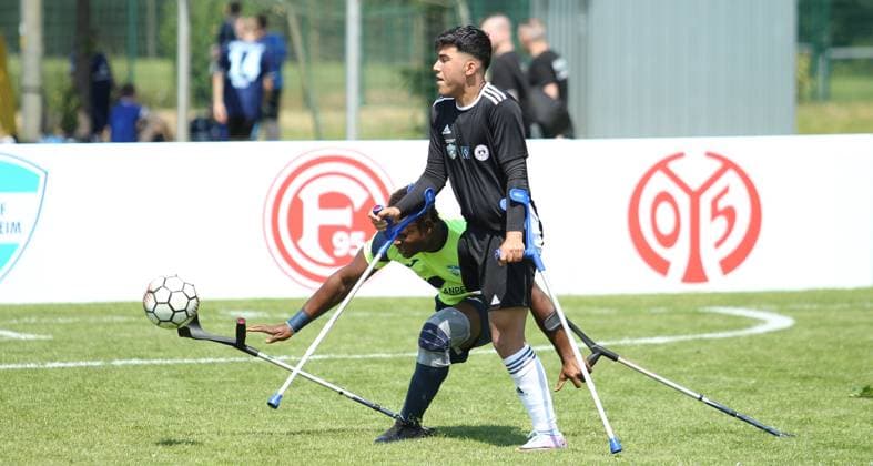 German Amputee Football League, Third match day at the Paul Hauenschild facility of the HSV SG North East kickoff Hoffenheim DJALILOU AGBERE Hoffenheim, l , MAJED SAJID Norderstedt Schleswig Holstein