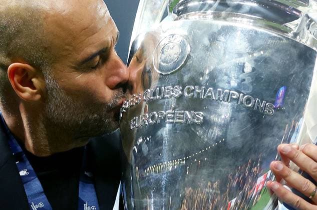 Sport Themen der Woche KW23 Sport Bilder des Tages Mandatory Credit: Photo by Kieran McManus Shutterstock (13949252fv) Manchester City manager Pep Guardiola celebrates with the trophy. Manchester City v Inter Milan, UEFA Champions League, Final, Football, Ataturk Stadium, Istanbul, Turkey - 10 Jun 2023 EDITORIAL USE ONLY No use with unauthorised audio, video, data, fixture lists, club league logos or live services. Online in-match use limited to 120 images, no video emulation. No use in betting, games or single club league player publications. Manchester City v Inter Milan, UEFA Champions League, Final, Football, Ataturk Stadium, Istanbul, Turkey - 10 Jun 2023 EDITORIAL USE ONLY No use with unauthorised audio, video, data, fixture lists, club league logos or live services. Online in-match use limited to 120 images, no video emulation. No use in betting, games or single club league player publications.  Copyright: xKieranxMcManus Shutterstockx 13949252fv