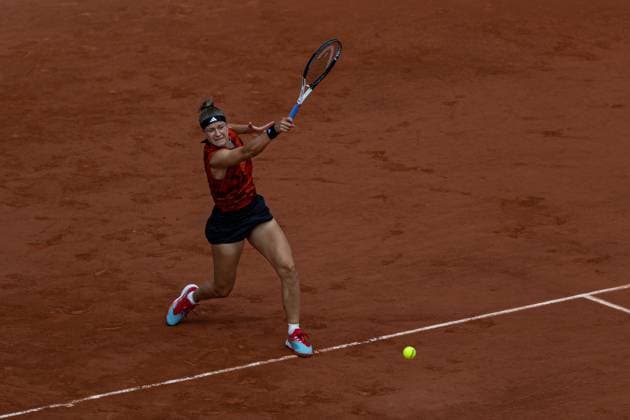 Roland Garros 2023 - Day 14 - Women s Final Karolina Muchova returns the ball against Iga Swiatek on the Women s Singles final at Roland Garros Grand Slam Tournament - Day 14 on June 10, 2023 in Paris, France. Paris France  Copyright: xRobertxSzaniszlox originalFilename:szaniszlo-notitle230610_np3gW.jpg