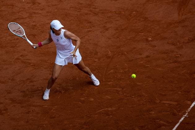 Roland Garros 2023 - Day 14 - Women s Final Iga Swiatek returns the ball against Karolina Muchova on the Women s Singles final at Roland Garros Grand Slam Tournament - Day 14 on June 10, 2023 in Paris, France. Paris France  Copyright: xRobertxSzaniszlox originalFilename:szaniszlo-notitle230610_npbmY.jpg