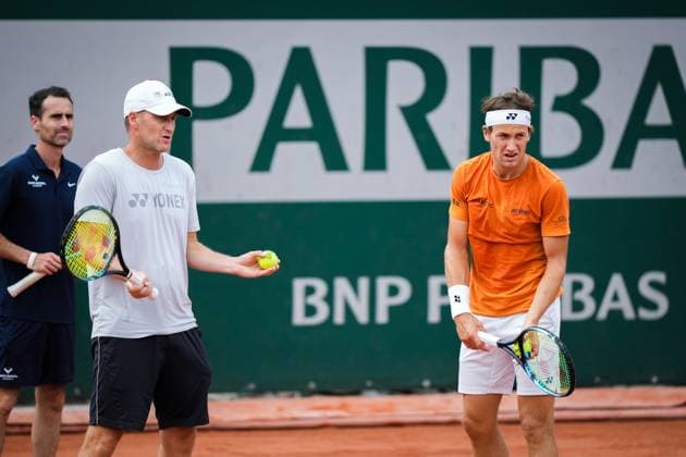 French Open, Roland Garros finale: Casper Ruud - Novak Djokovic Paris, Frankrike 20230611. Casper Ruuds trener og far Christian Ruud (t.v.) og Casper Ruud under trening for finalen i tennis i Roland-Garros-turneringen mellom Casper Ruud og Novak Djokovic fra Serbia. Foto: Beate Oma Dahle NTB Paris Frankrike EDITORIAL USE ONLY. RESTRICTED USE FOR BETTING COMPANIES Ref:_SPO_BNCxGoGp0LjN5Q.jpg  Copyright: xBeatexOmaxDahlex xNTBx