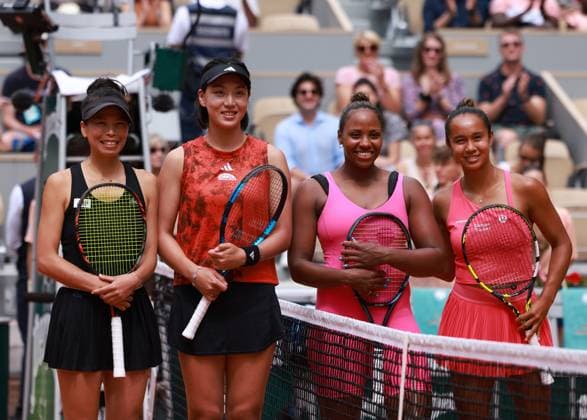 (230611) -- PARIS, June 11, 2023 -- Wang Xinyu (2nd L) of China Hsieh Su-Wei (1st L) of Chinese Taipei pose with Leylah Fernandez (1st R) of Canada Taylor Townsend of the United States before their women s doubles final at the French Open tennis tournament at Roland Garros in Paris, France, June 11, 2023. ) (SP)FRANCE-PARIS-TENNIS-ROLAND GARROS-FRENCH OPEN-WOMEN S DOUBLES GaoxJing 