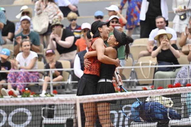Tennis : Roland Garros 2023 - France - Wang Xinyu Su wei Hsieh gagnent le double dames Tennis : Roland Garros 2023 - France - 11 06 23 ChrysleneCaillaud Panoramic 