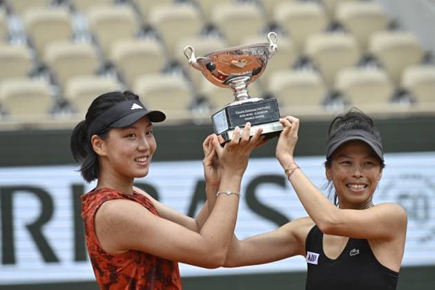 Tennis : Roland Garros 2023 - France - Wang Xinyu Su wei Hsieh gagnent le double dames Tennis : Roland Garros 2023 - France - 11 06 23 ChrysleneCaillaud Panoramic 