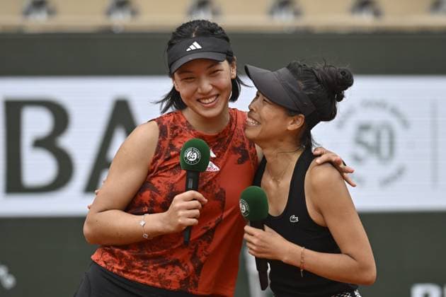 Tennis : Roland Garros 2023 - France - Wang Xinyu Su wei Hsieh gagnent le double dames Tennis : Roland Garros 2023 - France - 11 06 23 ChrysleneCaillaud Panoramic 