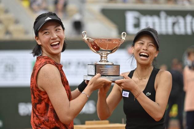 Tennis : Roland Garros 2023 - France - Wang Xinyu Su wei Hsieh gagnent le double dames Tennis : Roland Garros 2023 - France - 11 06 23 ChrysleneCaillaud Panoramic 