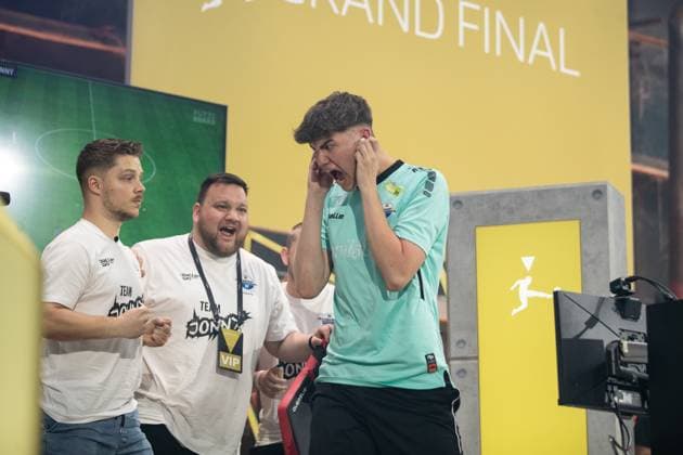 Grand Final of the Virtual Bundesliga 2023 Jonas Wirth Jonny, SC Paderborn 07 cheers after comeback against Umut Gueltekin RBLZ Umut, RB Leipzig Grand Final of the Virtual Bundesliga 2023, Koeln, Strassenkickerbase, 10 06 2023 Copyright: xBEAUTIFULxSPORTS Buriakovx