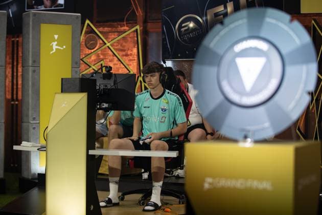Grand Final of the Virtual Bundesliga 2023 Jonas Wirth Jonny, SC Paderborn 07 with the championship cup of the Virtual Bundesliga Grand Final 2023 Grand Final of the Virtual Bundesliga 2023, Koeln, Strassenkickerbase, 10 06 2023 Copyright: xBEAUTIFULxSPORTS Buriakovx