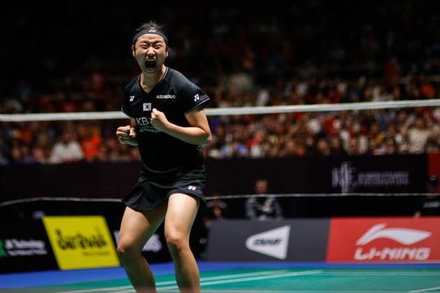 Sport Themen der Woche KW23 Sport Bilder des Tages SINGAPORE, SINGAPORE - JUNE 11: An Se-young of South Korea celebrates after winning the Women s Singles final match against Akane Yamaguchi of Japan on day six of the Singapore Open 2023 at Singapore Indoor Stadium on June 11, 2023 in Singapore.  Copyright: xVCGx 111440679872 