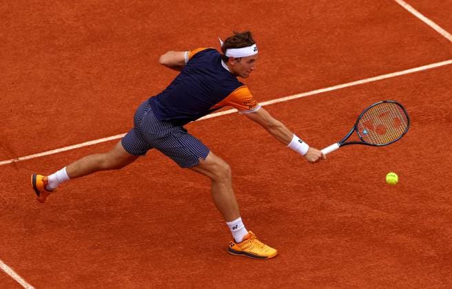 Mandatory Credit: Photo by Ella Ling Shutterstock (13949291ak) Casper Ruud of Norway in action French Open Tennis, Day 15, Roland Garros, Paris, France - 11 June 2023 French Open Tennis, Day 15, Roland Garros, Paris, France - 11 June 2023  Copyright: xEllaxLing Shutterstockx 13949291ak