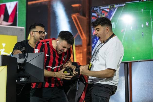 Grand Final of the Virtual Bundesliga 2023 Antonio Radelja AntonioRadelja, Eintracht Franfurt cheers Grand Final of the Virtual Bundesliga 2023, Koeln, Strassenkickerbase, 10 06 2023 Copyright: xBEAUTIFULxSPORTS Buriakovx