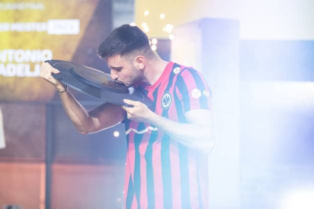 Grand Final of the Virtual Bundesliga 2023 Antonio Radelja AntonioRadelja, Eintracht Franfurt with championship trophy of the Grand Final of the Virtual Bundesliga 2023 Grand Final of the Virtual Bundesliga 2023, Koeln, Strassenkickerbase, 10 06 2023 Copyright: xBEAUTIFULxSPORTS Buriakovx