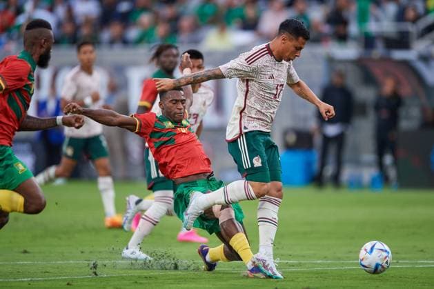 RECORD DATE NOT STATED Seleccion Mexico 2023 Mexico vs Cameroon Roberto de la Rosa of Mexico during the game Mexico (Mexican national team, Nationalteam vs Cameroon, corresponding to the Friendly match, at Snapdragon Stadium, on June 10, 2023. <br><br> Roberto de la Rosa de Mexico durante el partido Mexico (Seleccion Mexicana) vs Camerun, correspondiente al Partido Amistoso de preparacion, en el Estadio Snapdragon, el 10 de junio de 2023. SAN DIEGO CALIFORNIA ESTADOS UNIDOS  Copyright: xCristianxdexMarchenax 20230610211104_SMN_23_AM_MEX_CAM_DELAROSA98