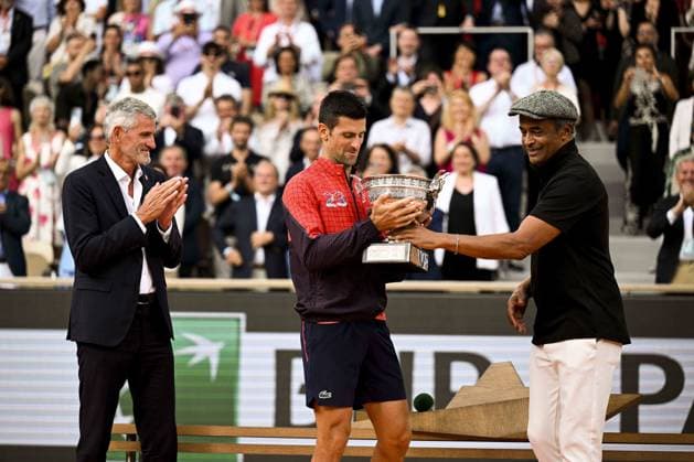 Novak Djokovic (Srb) Gilles Moretton - President de la FFT Yannick Noah TENNIS : Roland Garros 2023 - Finale Messieurs - Paris - 11 06 2023 JBAutissier Panoramic 