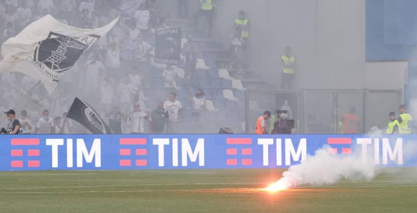 June 11, 2023, REGGIO EMILIA: Spezia s supporters throw a smoke bomb during the playout Italian Serie A soccer match Spezia Calcio vs Hellas Verona at Mapei Stadium - CittÃ del Tricolore stadium in Reggio Emilia, Italy, 11 June 2023..ANSA EMANUELE PENNACCHIO Soccer: Serie A; Spezia Calcio vs Hellas Verona  - ZUMAa110 20230611_zaf_a110_062 Copyright: xEmanuelexPennacchiox