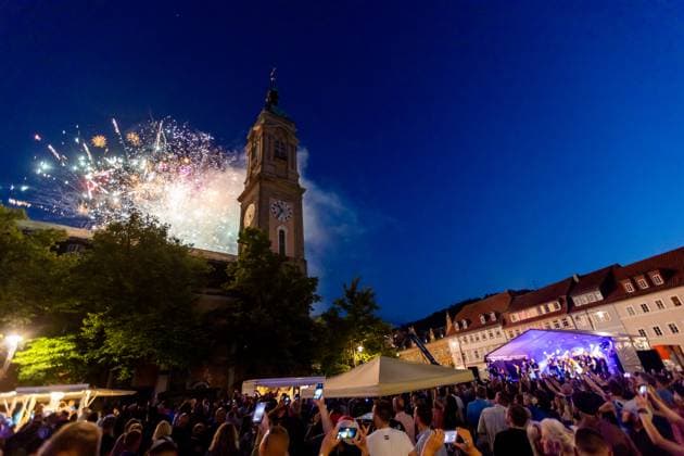 10 06 2023, GER, Handball, 2 BL, Saison 22 23, Maenner, Aufstiegsfeier ThSV Eisenach in die 1 Bundesliga shows impressions of the promotion party of ThSV Eisenach in the 1 Handballbundesliga, in the evening there were fireworks Eisenach Marktplatz Thüringen Germany