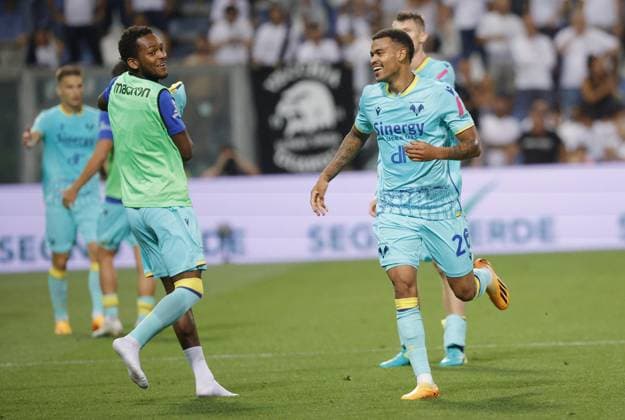 June 11, 2023, REGGIO EMILIA: Hellas Verona s players jubilates after Cyril Ngong scored the goal 1-3 during the playout Italian Serie A soccer match Spezia Calcio vs Hellas Verona at Mapei Stadium - CittÃ del Tricolore stadium in Reggio Emilia, Italy, 11 June 2023..ANSA EMANUELE PENNACCHIO Soccer: Serie A; Spezia Calcio vs Hellas Verona  - ZUMAa110 20230611_zaf_a110_068 Copyright: xEmanuelexPennacchiox