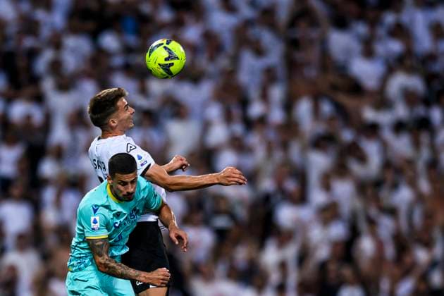 Spezia Calcio v Hellas Verona FC - Serie A Fabio Depaoli of Hellas Verona FC competes for a header with Salva Ferrer of Spezia Calcio during the Serie A relegation play-off football match between Spezia Calcio and Hellas Verona FC. Reggio Emilia Italy Copyright: xNicolòxCampox