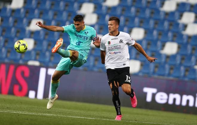 Sport Bilder des Tages Foto Gianni Santandrea LaPresse 11 Giugno 2023 Reggio Emilia, Italia - calcio - Spezia vs Hellas Verona - Spareggio salvezza serie A TIM 2022 2023 - Mapei Stadium. Nella foto: Faraoni RecaJune 11, 2023 Reggio Emilia, Italy - sport, soccer - Spezia vs Hellas Verona - Italian Serie A Football Championship 2022 2023 - Mapei Stadium. In the pic: Faraoni Reca  Copyright: xGiannixSantandrea LaPressex