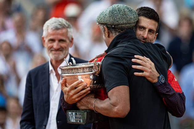 2023 French Open - Day Fifteen Novak Djokovic with the trophy on the podium after the Men s Singles final at Roland Garros Grand Slam Tournament - Day 15 on June 11, 2023 in Paris, France. Paris France  Copyright: xRobertxSzaniszlox originalFilename:szaniszlo-notitle230611_np77v.jpg