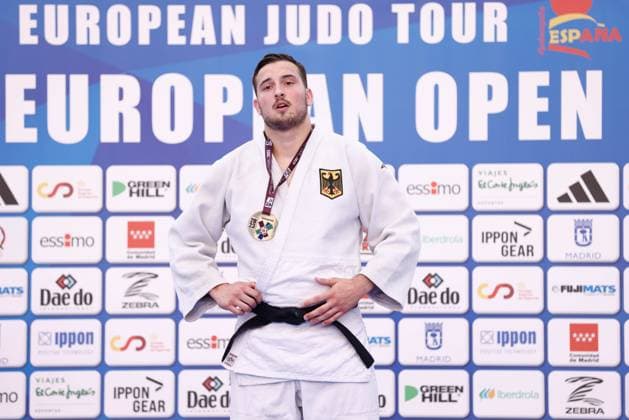 Bilder des Jahres 2023, Sport 06 Juni Sport Themen der Woche KW23 Sport Bilder des Tages June 11, 2023, MADRID, MADRID, SPAIN: Marvin Belz (GER) poses for photo with the gold medal during the European Open Judo of Madrid 2023 celebrated at Polideportivo Municipal de Gallur on June 11, 2023, in Madrid, Spain. MADRID SPAIN - ZUMAa181 20230611_zaa_a181_141 Copyright: xOscarxJ.xBarrosox