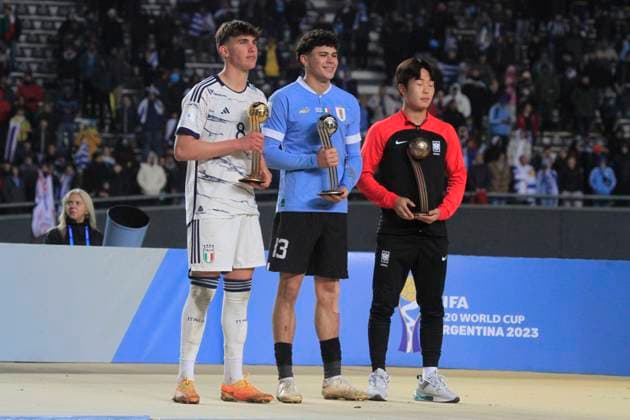 Estadio Ciudad de La Plata Cesare Casadei from Italy, Alan Matturro from Uruguay and Seung-Won Lee from South Korea, pose for the photo with the Golden, Silver and Bronze Balls, respectively after the match between Uruguay and Italy, for the Final of the FIFA SUB-20 World Cup Argentina 2023, at Estadio Ciudad de La Plata this Sunday 11. 30761 (Pool Pelaez Burga SPP) Copyright: xPoolxPelaezxBurgax xSPPx spp-en-PoPeBu-_MG_2150