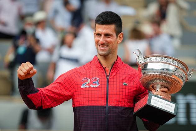 French Open, Roland Garros finale: Casper Ruud - Novak Djokovic Paris, Frankrike 20230611. Novak Djokovic fra Serbia med pokalen etter a ha vunnet finalen i tennis i Roland-Garros-turneringen mot Casper Ruud. Foto: Beate Oma Dahle NTB Paris Frankrike EDITORIAL USE ONLY. RESTRICTED USE FOR BETTING COMPANIES Ref:_SPO_BNC0259486640st.jpg  Copyright: xBeatexOmaxDahlex xNTBx