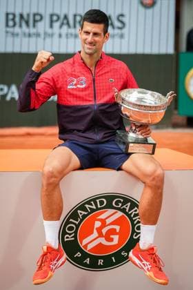 French Open, Roland Garros finale: Casper Ruud - Novak Djokovic Paris, Frankrike 20230611. Novak Djokovic fra Serbia med pokalen etter a ha vunnet finalen i tennis i Roland-Garros-turneringen mot Casper Ruud. Foto: Beate Oma Dahle NTB Paris Frankrike EDITORIAL USE ONLY. RESTRICTED USE FOR BETTING COMPANIES Ref:_SPO_BNC0259486651st.jpg  Copyright: xBeatexOmaxDahlex xNTBx