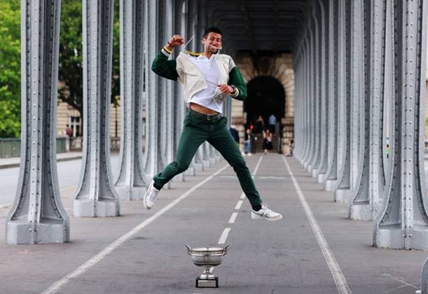 Fotoshootings der letzten Wochen SPORT (230612) -- PARIS, June 12, 2023 -- Novak Djokovic of Serbia poses with the Musketeers Trophy during a photocall a day after winning the men s singles final at the French Open tennis tournament in Paris, France, June 12, 2023. ) (SP)FRANCE-PARIS-TENNIS-FRENCH OPEN-PHOTOCALL-NOVAK DJOKOVIC GaoxJing 